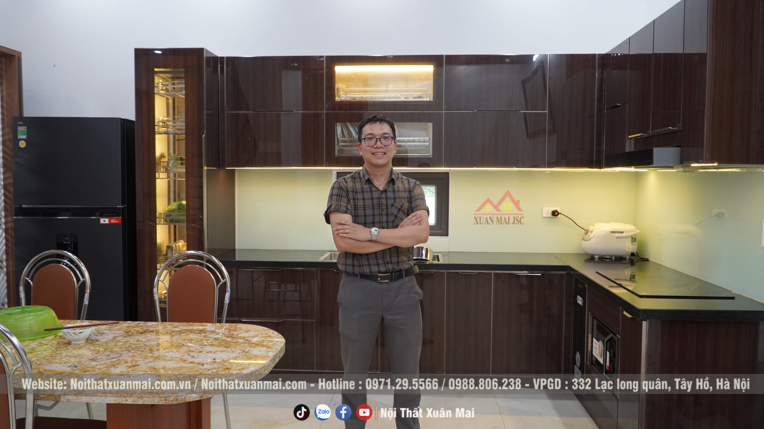Tủ bếp inox cánh kính vân gỗ Anh Đức - Hà Nam - 1