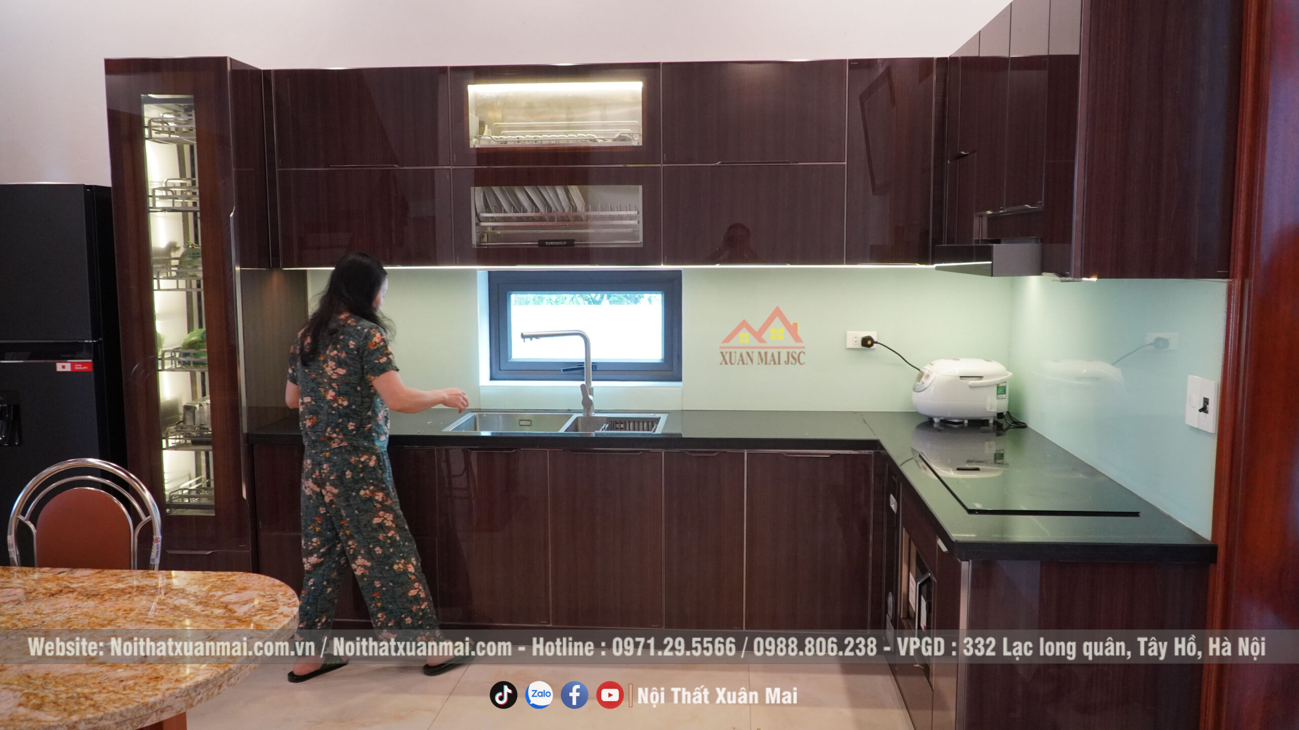 Tủ bếp inox cánh kính vân gỗ Anh Đức - Hà Nam - 2