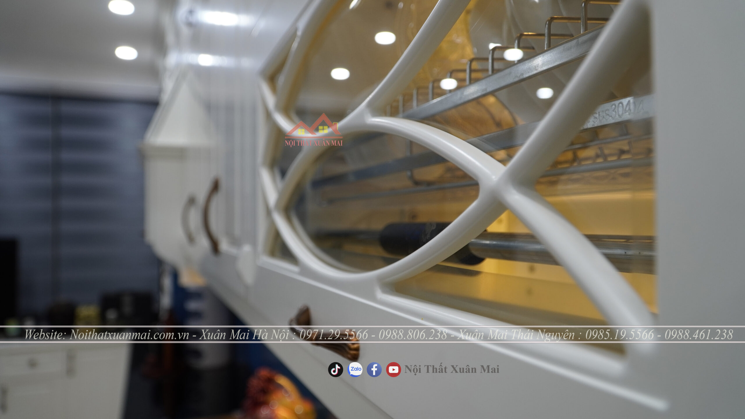 tủ bếp inox kết hợp tủ gỗ công nghiệp tân cổ 1