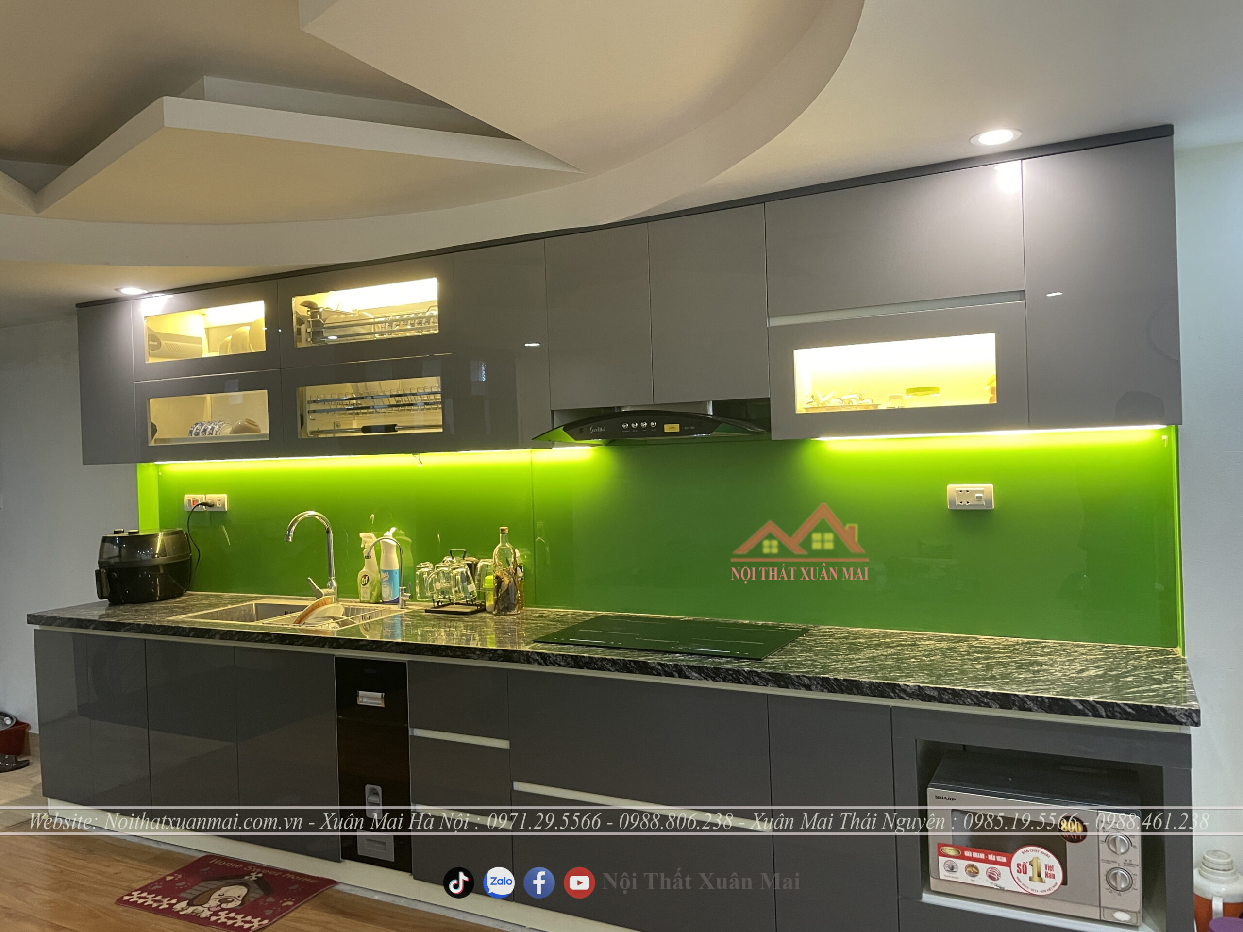 tủ bếp nhựa phủ acrylic bóng gương