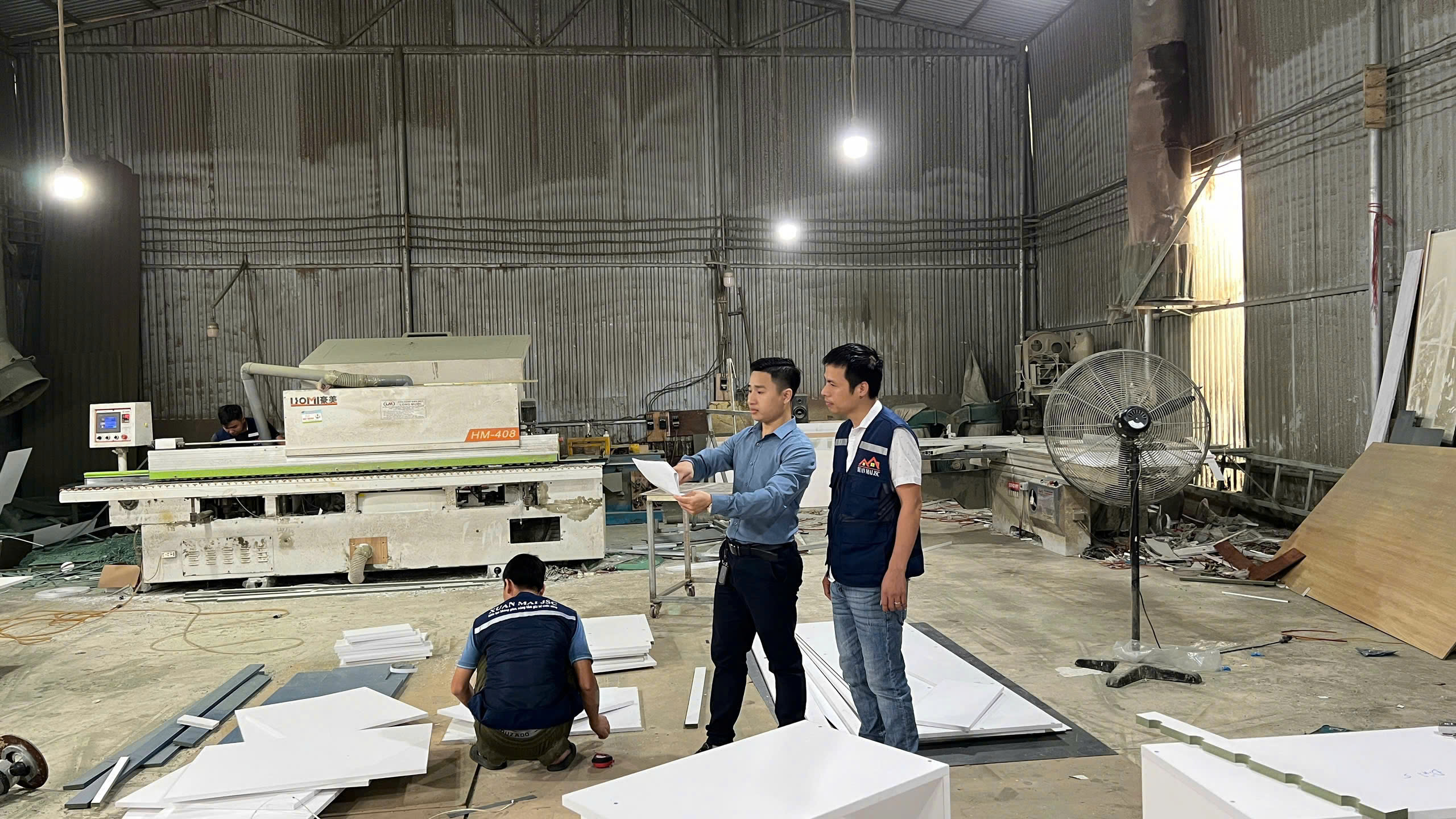 Giường gỗ công nghiệp